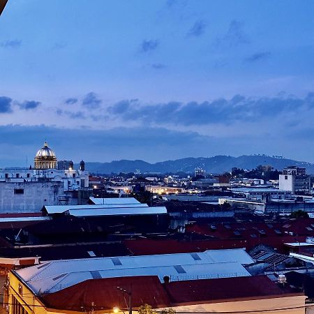 Entre Rosas Y Flores Guatemala City Exterior foto